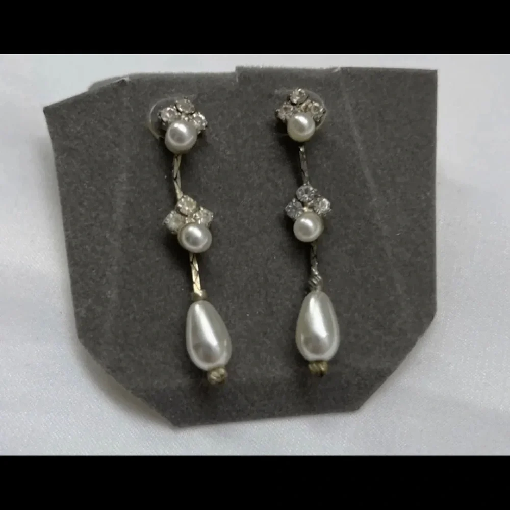 Like New Pearl & Rhinestone Dangle Earrings - Picture 2 of 2